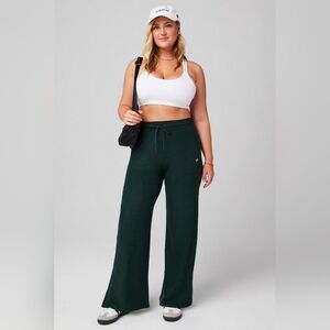 NWT Fabletics Dark Green Wide-Leg Pants Size L Short